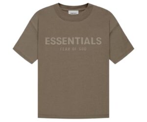 Why Influencers Are Obsessed with White Essentials Clothing