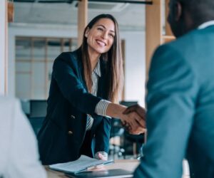 What to Expect When Working With a Staffing Agency