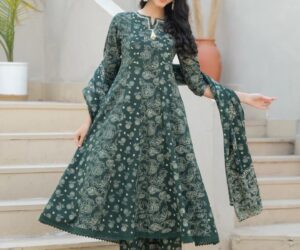 Peach Pertals: From Everyday Comfort to Festive Glamour in Ethnic Wear